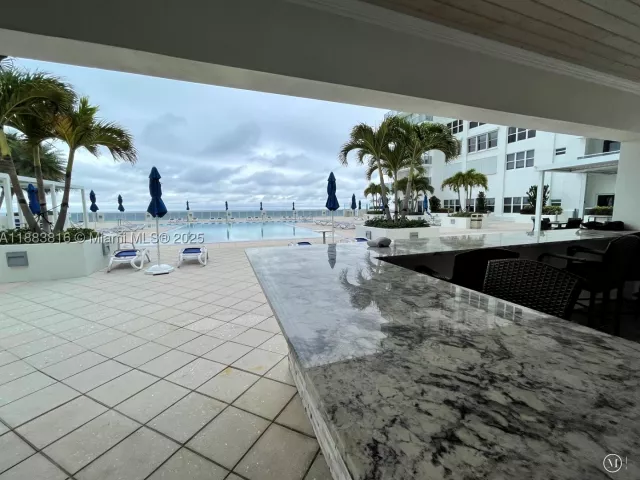 2-bedroom condo for rent in Hollywood - 2751 S Ocean Dr 1204S - MondialRealty