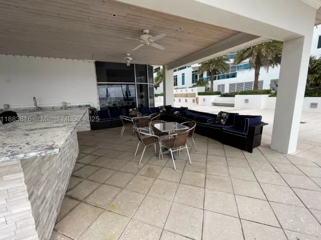 2-bedroom condo for rent in Hollywood - 2751 S Ocean Dr 1204S - MondialRealty