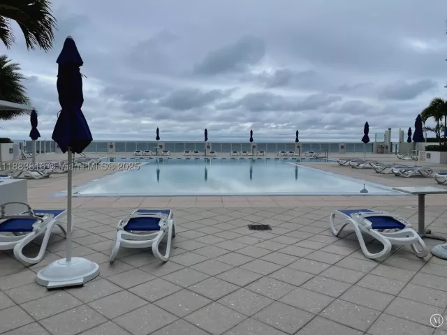2-bedroom condo for rent in Hollywood - 2751 S Ocean Dr 1204S - MondialRealty