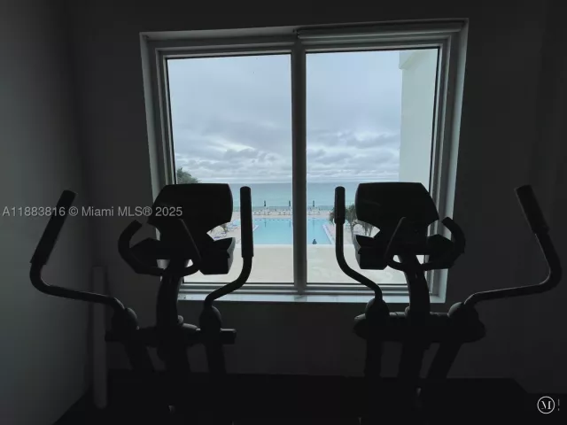 2-bedroom condo for rent in Hollywood - 2751 S Ocean Dr 1204S - MondialRealty