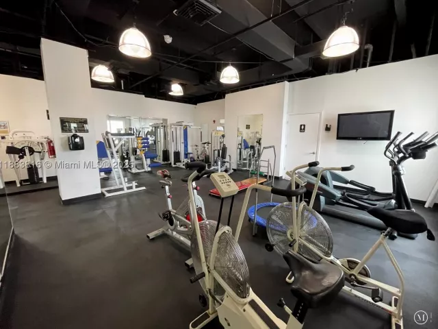 2-bedroom condo for rent in Hollywood - 2751 S Ocean Dr 1204S - MondialRealty