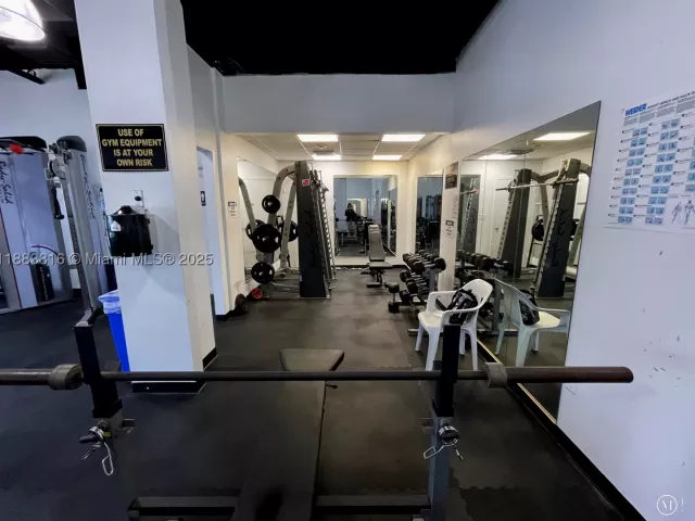 2-bedroom condo for rent in Hollywood - 2751 S Ocean Dr 1204S - MondialRealty