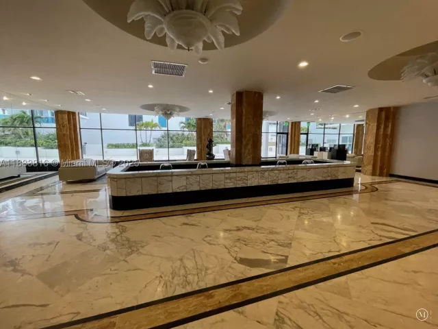 2-bedroom condo for rent in Hollywood - 2751 S Ocean Dr 1204S - MondialRealty