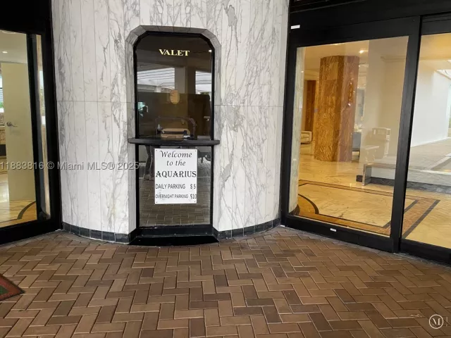 2-bedroom condo for rent in Hollywood - 2751 S Ocean Dr 1204S - MondialRealty