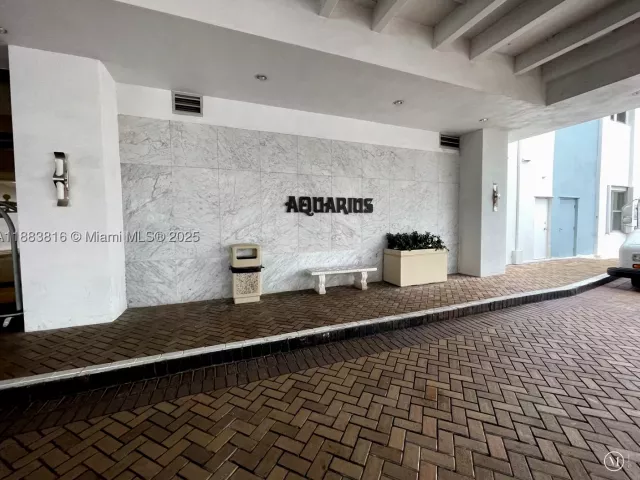 2-bedroom condo for rent in Hollywood - 2751 S Ocean Dr 1204S - MondialRealty