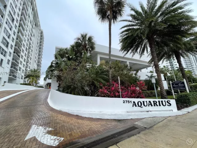 2-bedroom condo for rent in Hollywood - 2751 S Ocean Dr 1204S - MondialRealty