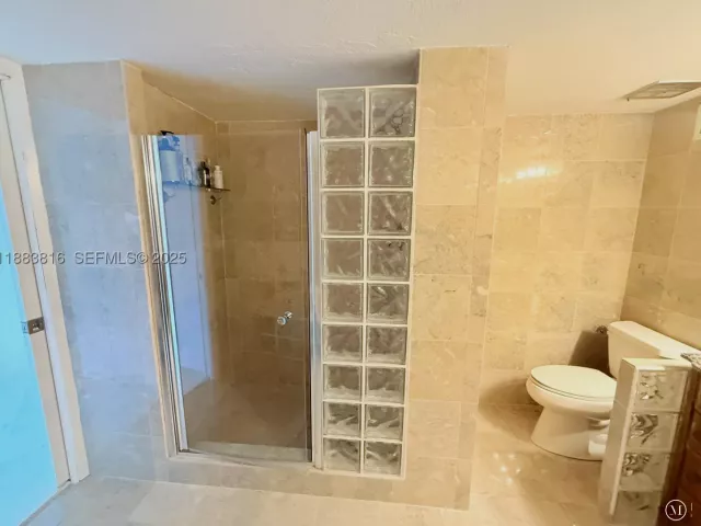 2-bedroom condo for rent in Hollywood - 2751 S Ocean Dr 1204S - MondialRealty