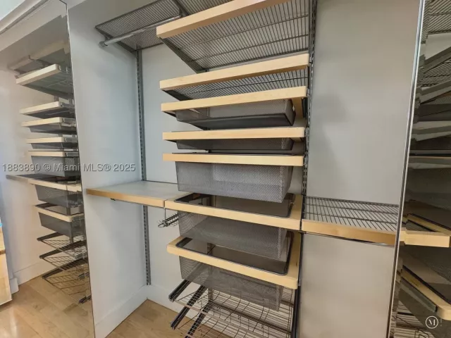 2-bedroom condo for rent in Miami - 31 SE 5th St 3817 - MondialRealty