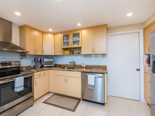 Apartment for sale  Unit #E501 - photo 6605966