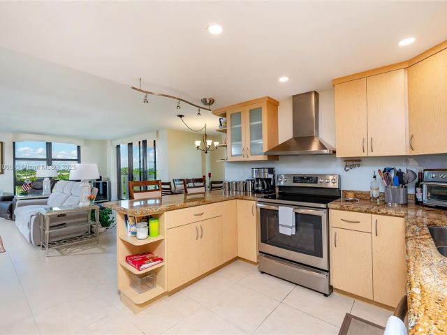 Apartment for sale  Unit #E501 - photo 6605967