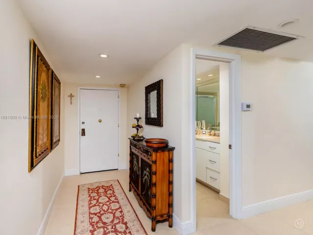 2-bedroom condo for sale in Key Biscayne - 1121 Crandon Blvd E501 - MondialRealty