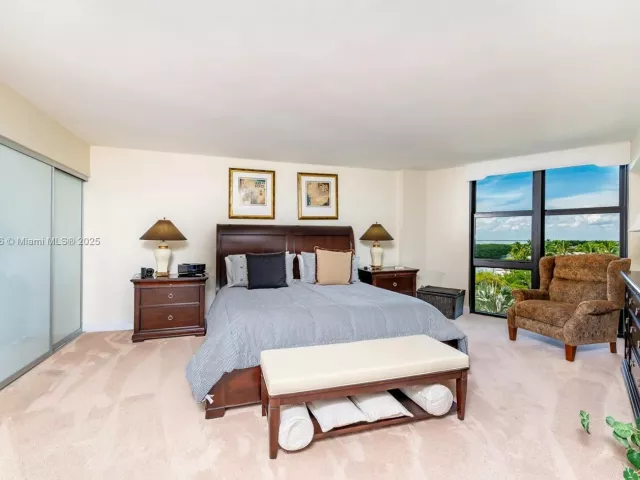2-bedroom condo for sale in Key Biscayne - 1121 Crandon Blvd E501 - MondialRealty