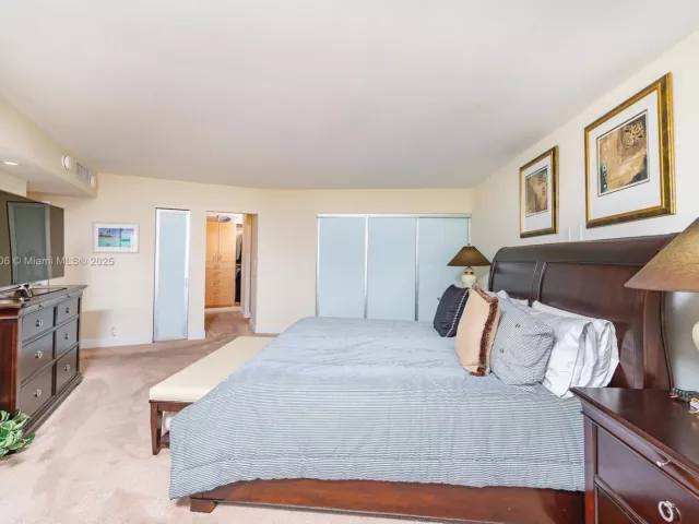 2-bedroom condo for sale in Key Biscayne - 1121 Crandon Blvd E501 - MondialRealty