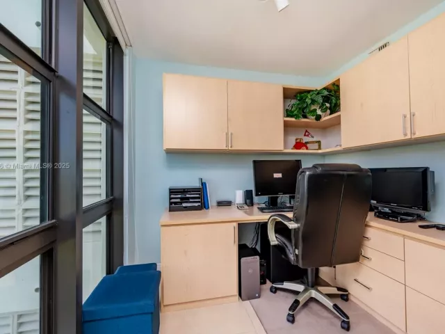 2-bedroom condo for sale in Key Biscayne - 1121 Crandon Blvd E501 - MondialRealty