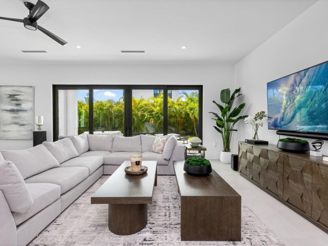 Home for sale at 698 Jeffery Street - photo 6593561