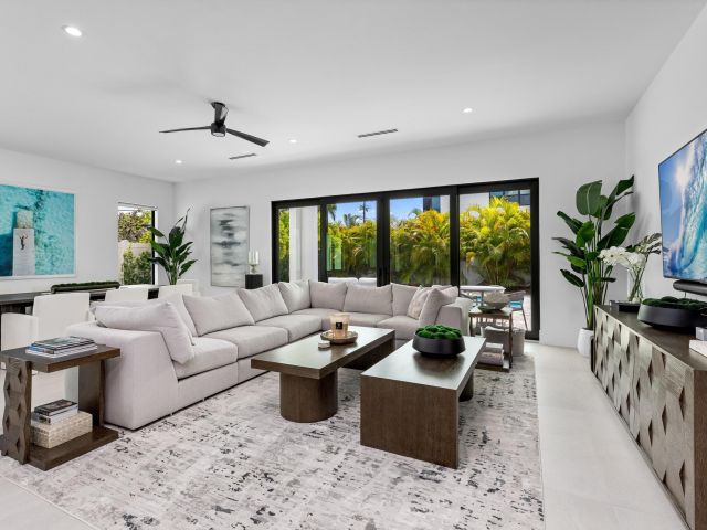 Home for sale at 698 Jeffery Street - photo 6593562