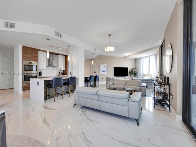 Apartment for sale  Unit #LPH914 - photo 6604171