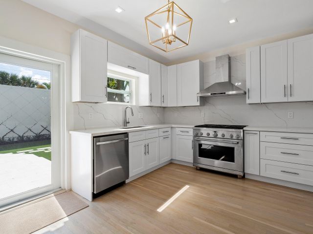 Home for rent at 224 10th Street - photo 6666680