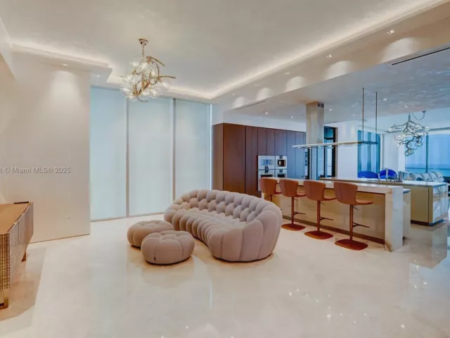 4-bedroom condo for rent in Sunny Isles Beach - 18501 Collins Ave 5001 - MondialRealty