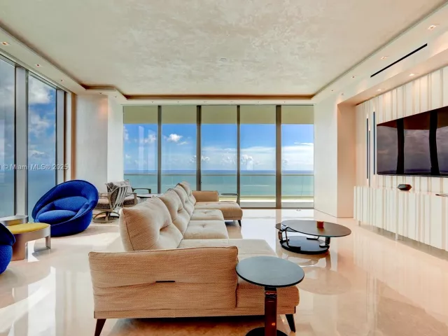 4-bedroom condo for rent in Sunny Isles Beach - 18501 Collins Ave 5001 - MondialRealty