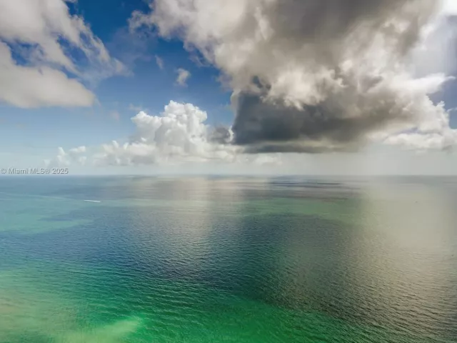 4-bedroom condo for rent in Sunny Isles Beach - 18501 Collins Ave 5001 - MondialRealty