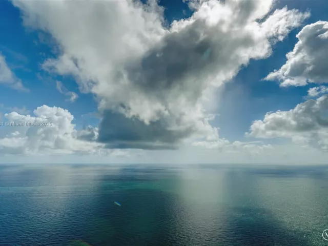 4-bedroom condo for rent in Sunny Isles Beach - 18501 Collins Ave 5001 - MondialRealty