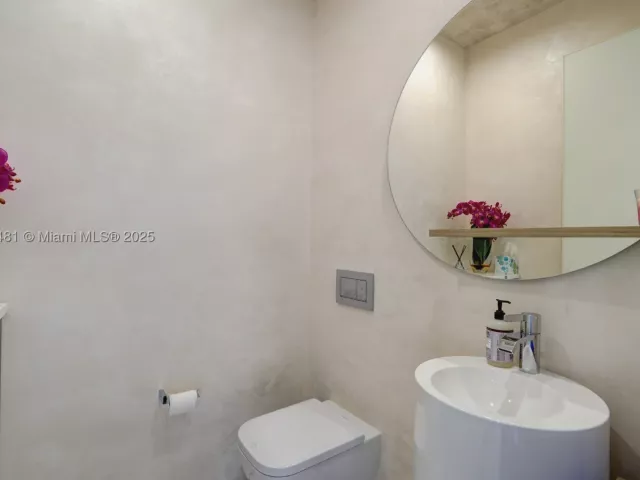 4-bedroom condo for rent in Sunny Isles Beach - 18501 Collins Ave 5001 - MondialRealty