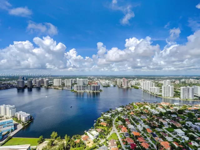 4-bedroom condo for rent in Sunny Isles Beach - 18501 Collins Ave 5001 - MondialRealty