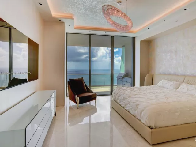 4-bedroom condo for rent in Sunny Isles Beach - 18501 Collins Ave 5001 - MondialRealty