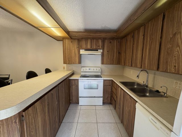 Home for rent at 2950 SW 22nd Circle 4a - photo 6595142