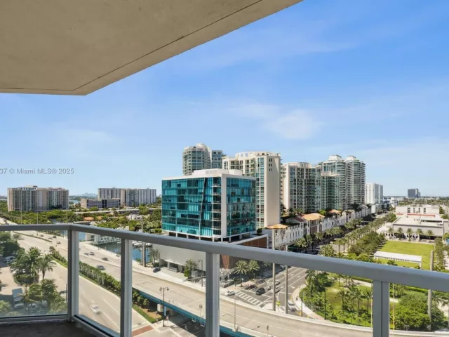 2-bedroom condo for rent in Sunny Isles Beach - 16699 Collins Ave 1407 - MondialRealty