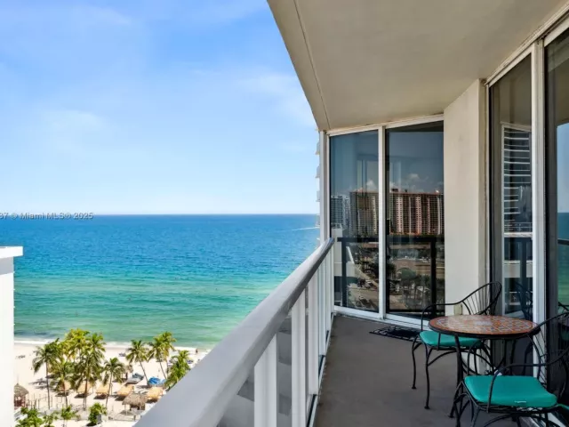 2-bedroom condo for rent in Sunny Isles Beach - 16699 Collins Ave 1407 - MondialRealty