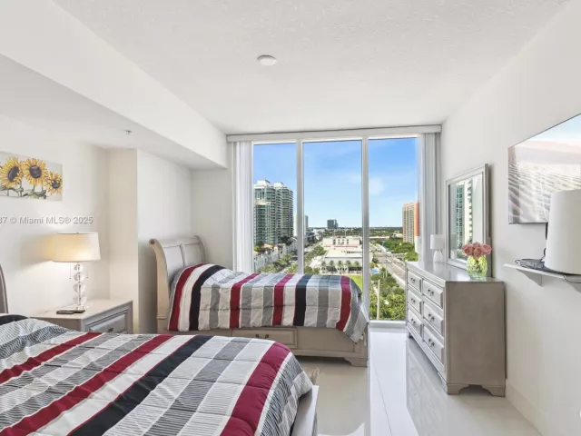 2-bedroom condo for rent in Sunny Isles Beach - 16699 Collins Ave 1407 - MondialRealty