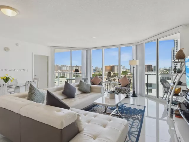 2-bedroom condo for rent in Sunny Isles Beach - 16699 Collins Ave 1407 - MondialRealty