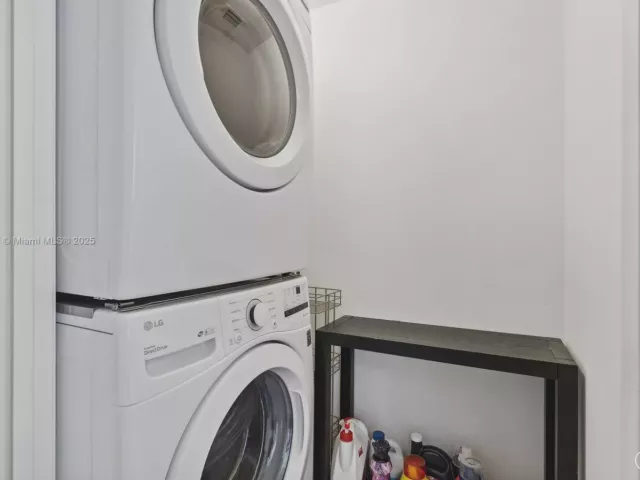 2-bedroom condo for rent in Sunny Isles Beach - 16699 Collins Ave 1407 - MondialRealty