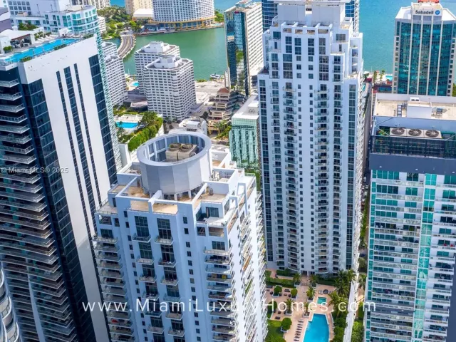 2-bedroom condo for rent in Miami - 1050 BRICKELL 3314 - MondialRealty