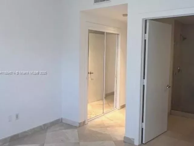 2-bedroom condo for rent in Miami - 1050 BRICKELL 3314 - MondialRealty