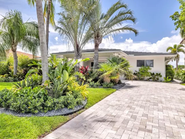 3-bedroom home for rent in Pompano Beach - 2005 N Riverside Drive - MondialRealty