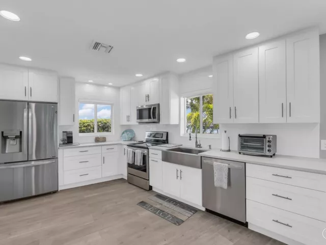 3-bedroom home for rent in Pompano Beach - 2005 N Riverside Drive - MondialRealty