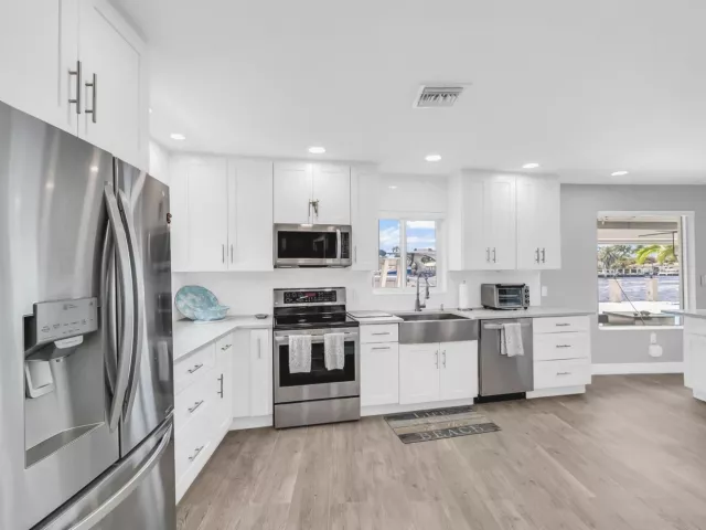 3-bedroom home for rent in Pompano Beach - 2005 N Riverside Drive - MondialRealty