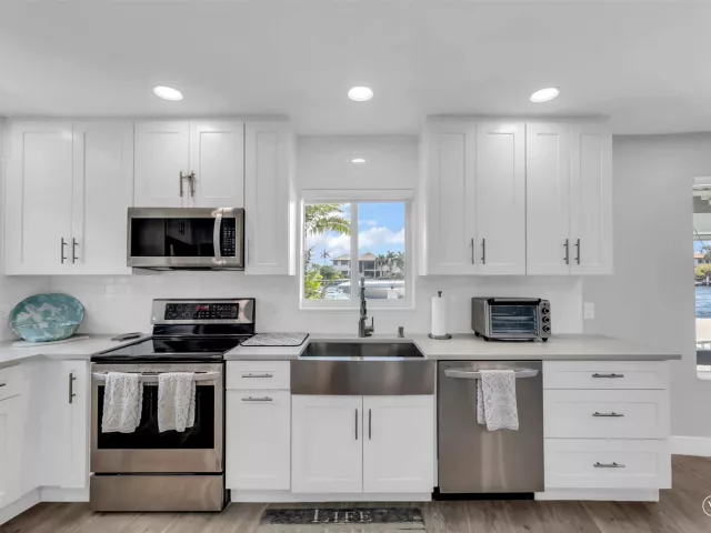 3-bedroom home for rent in Pompano Beach - 2005 N Riverside Drive - MondialRealty