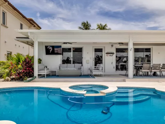 3-bedroom home for rent in Pompano Beach - 2005 N Riverside Drive - MondialRealty