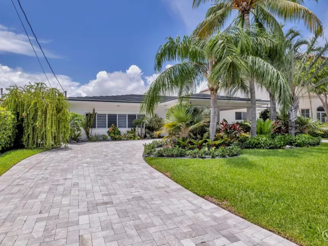 3-bedroom home for rent in Pompano Beach - 2005 N Riverside Drive - MondialRealty
