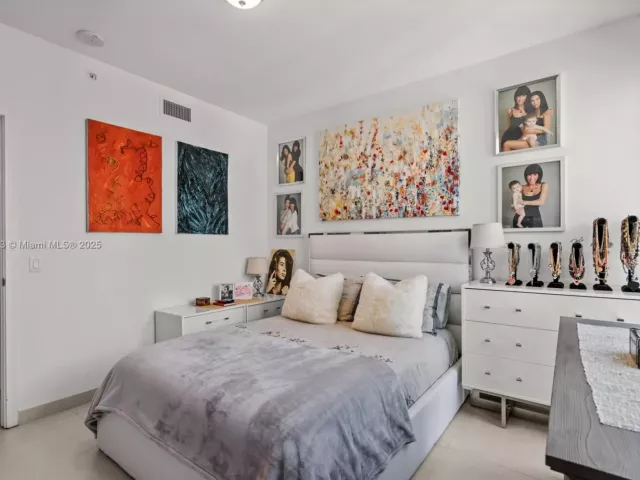 1-bedroom condo for sale in Miami - 1080 Brickell Ave 2503 - MondialRealty