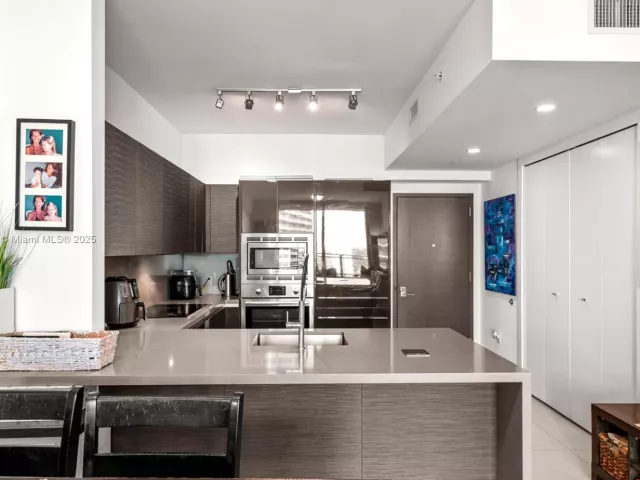 1-bedroom condo for sale in Miami - 1080 Brickell Ave 2503 - MondialRealty