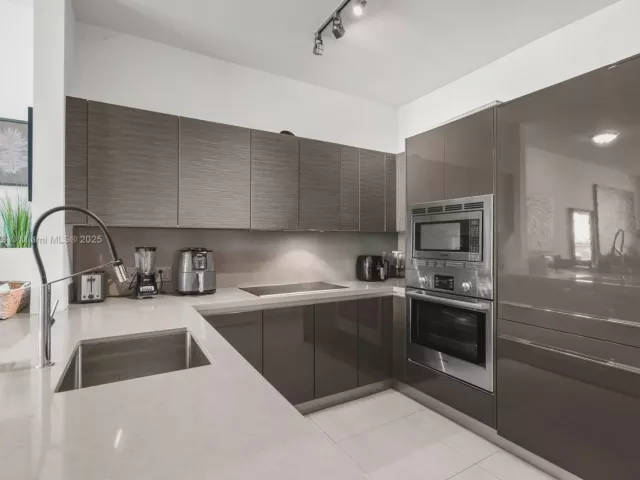 1-bedroom condo for sale in Miami - 1080 Brickell Ave 2503 - MondialRealty
