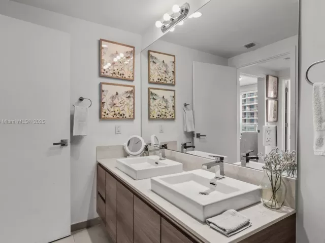 1-bedroom condo for sale in Miami - 1080 Brickell Ave 2503 - MondialRealty