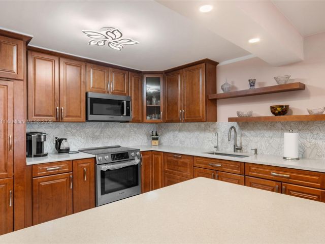 1-bedroom condo for sale in Hallandale Beach - 1865 S Ocean Dr 16B - MondialRealty