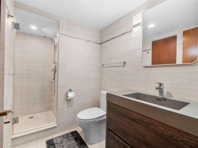 1-bedroom condo for sale in Hallandale Beach - 1865 S Ocean Dr 16B - MondialRealty