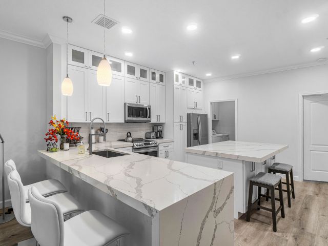 Home for rent at 65 SE 5th Avenue B - photo 6594836